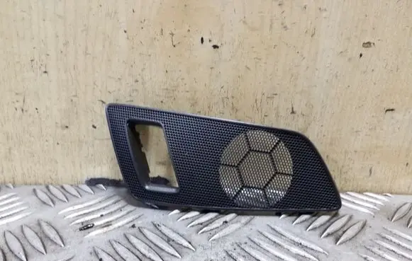 Skoda Octavia Mk2 (1Z) Front door window switch trim 1Z1867436
