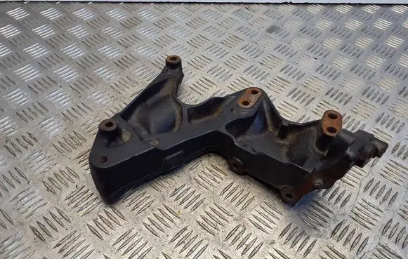 Engine mounting bracket