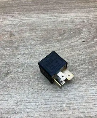 Audi A4 S4 B5 8D Other relay 443951253J 899511000