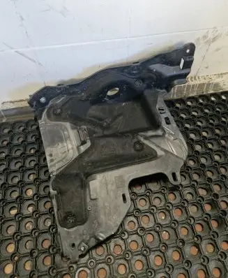 Mercedes-Benz GLE W167 Other engine bay part A1676200403