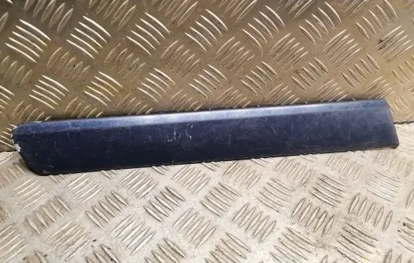 Rear fender molding trim