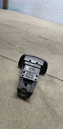 Nissan Primera Hazard light switch 06016
