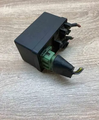 Peugeot 406 Glow plug pre-heat relay 0281003005 WITHPLUG