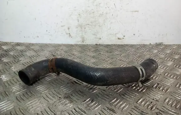 Coolant pipe/hose