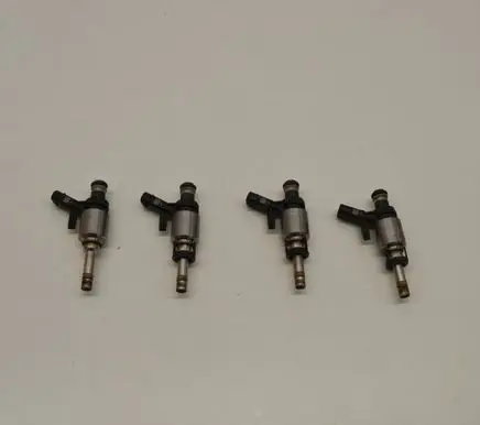 Audi Q7 4M Fuel injector 06L906036K