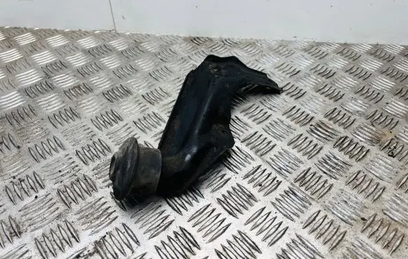 Audi A4 S4 B5 8D Engine mounting bracket 