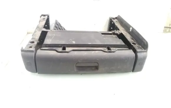 Volkswagen Touran I Front trunk storage compartment 