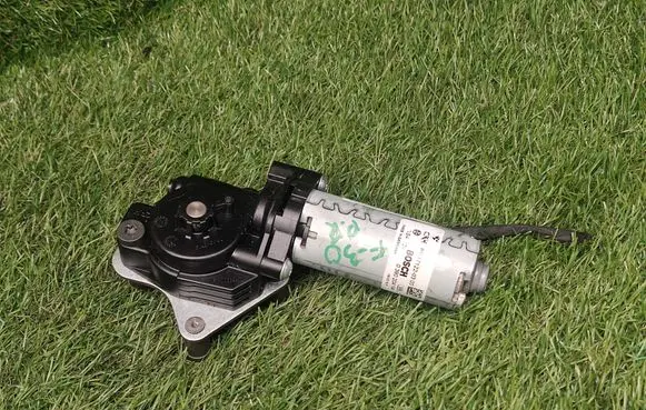 BMW 3 F30 F35 F31 Seat adjustment motor 0390204144 P1171220300