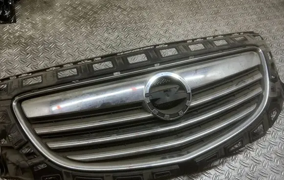 Opel Insignia A Front bumper upper radiator grill