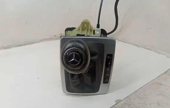 Mercedes-Benz E W212 Gear shifter/selector A2042676324 092650480
