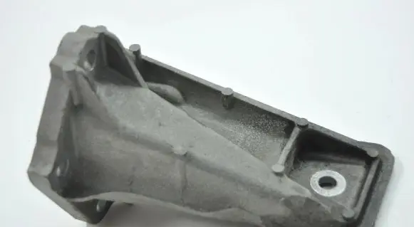 Land Rover Discovery 4 - LR4 Engine mounting bracket AH226061BA