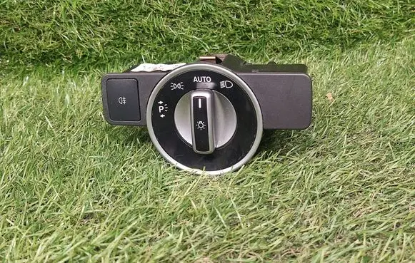 Mercedes-Benz C W204 Light switch 2129050551