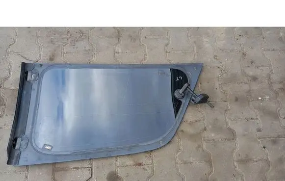 Nissan Quest Rear side window 