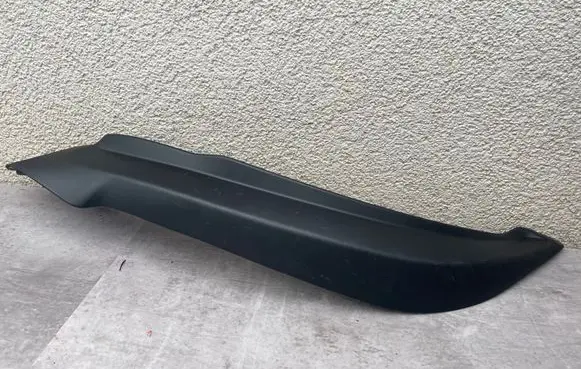 Rear fender molding trim