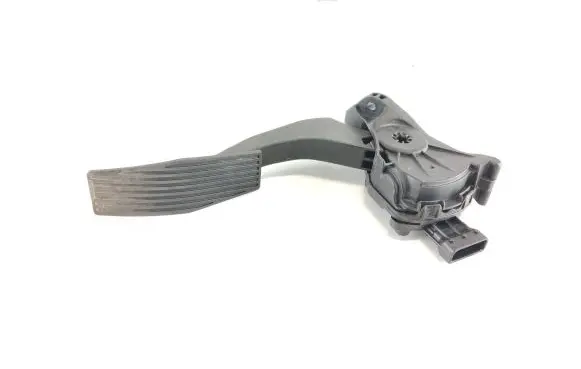 Accelerator throttle pedal