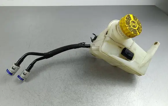 Jeep Renegade Brake fluid reservoir 