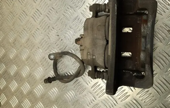 Subaru XV II Rear brake caliper T25