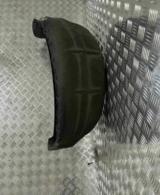 Rear arch fender liner splash guards