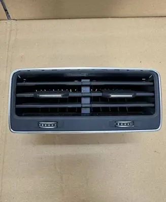 Audi Q7 4M Rear air vent grill 4M8819203B