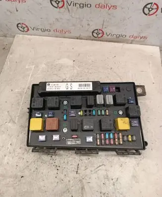 Opel Zafira B Fuse module 13206746 5DK00866852