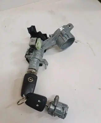 Opel Zafira C Ignition lock