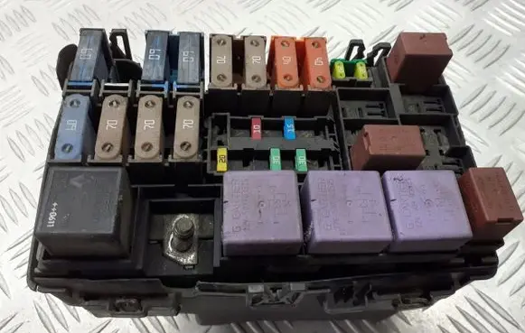 Renault Laguna II Fuse box set 8200639901