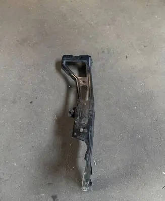 Audi A4 S4 B9 8W Fender mounting bracket 8W0821135C