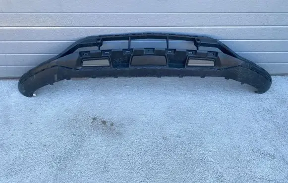 Front bumper lip