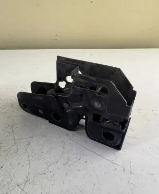 Engine bonnet/hood lock/catch