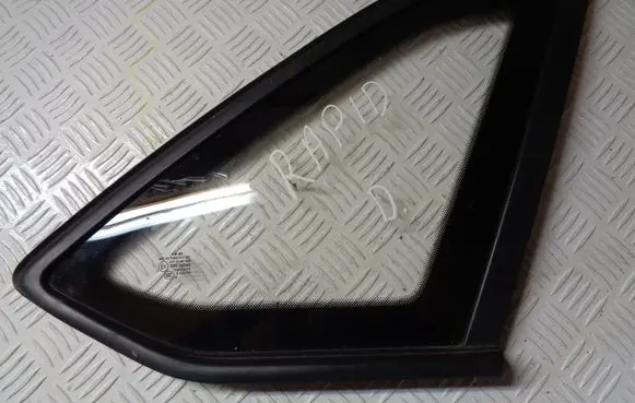 Skoda Rapid (NH) Side middle window/glass E000255
