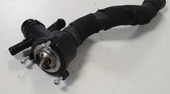 Land Rover Range Rover Velar Engine coolant pipe/hose AH228K515AA
