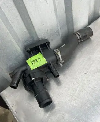 Thermostat/thermostat housing