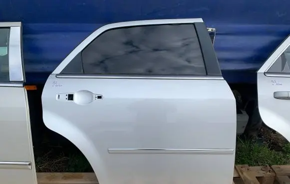 Chrysler 300 - 300C Rear door