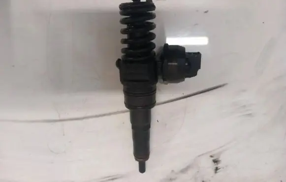 Skoda Superb B5 (3U) Fuel injector 038130073Ag 038130073