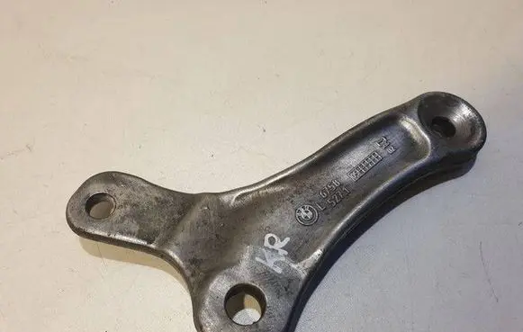 BMW 5 E60 E61 Sway bar bush bracket, front 67585271