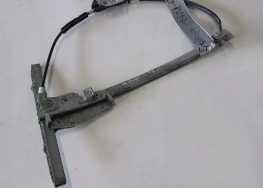 Rear door manual window regulator