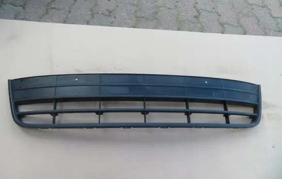 Volkswagen Tiguan Front bumper lower grill 5N0853677D