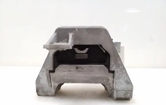 Opel Vectra C Engine mount bracket 