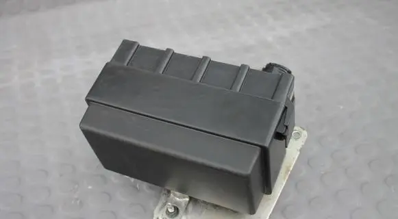Nissan Qashqai J12 Relay mounting block PUSZKABEZPQASHQAI3