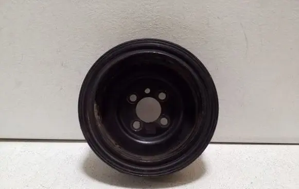 Volkswagen PASSAT B8 Crankshaft pulley 04L105243