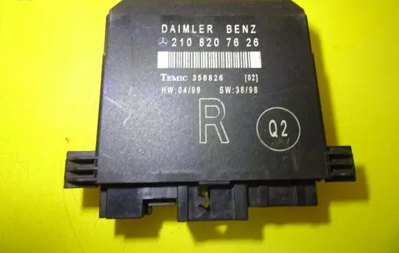 Mercedes-Benz E W210 Door control unit/module 2108207626