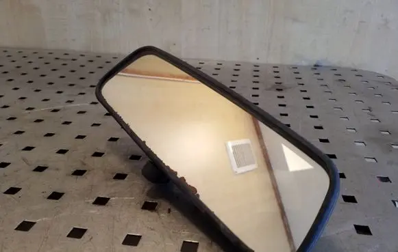 Rear view mirror (interior)