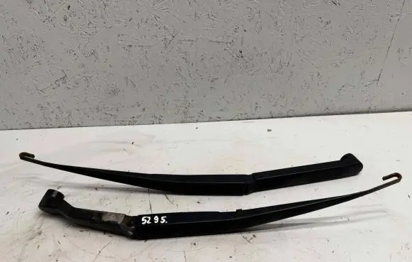 Subaru Outback Front wiper blade arm