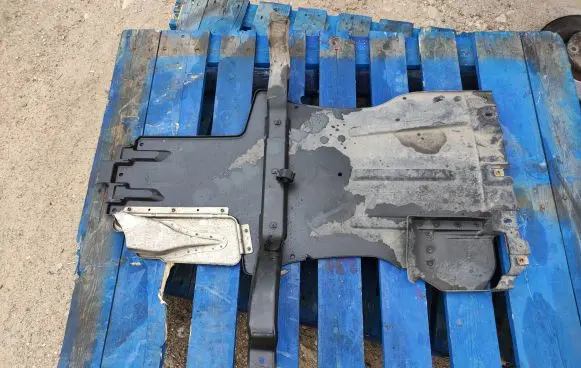 Porsche Cayenne (92A) Engine splash shield/under tray 7L0825231 7L8825231A