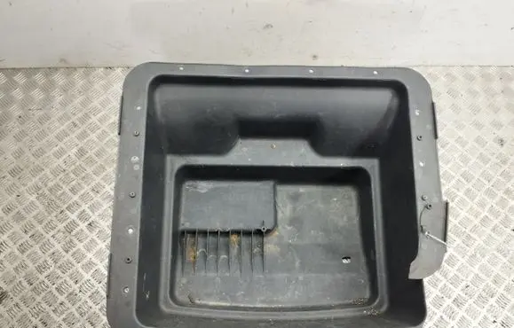 Maserati Quattroporte Glove box in trunk 067895200