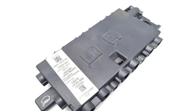 Jaguar F-Pace Fuse box set M8A214516BC 305261840