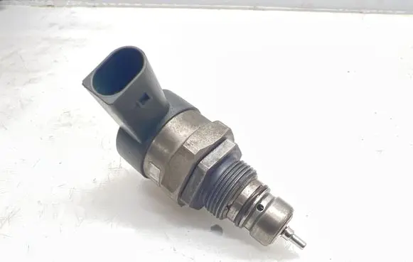 Mercedes-Benz ML W164 Fuel pressure regulator A6420700146