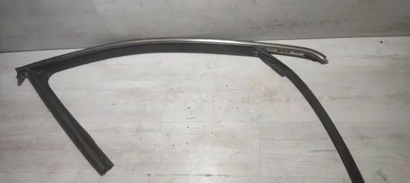 Jeep Cherokee Rubber seal rear door window/glass J360