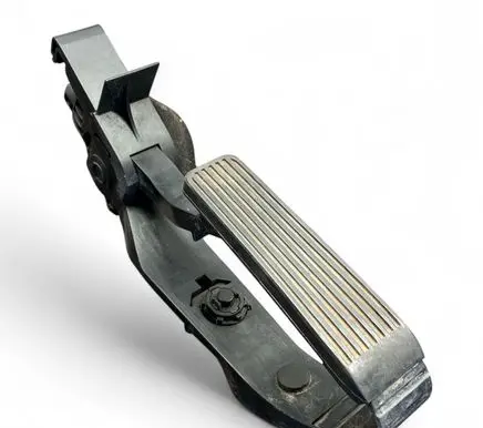 Accelerator throttle pedal