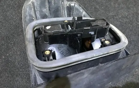 Renault Laguna I Tail light bulb cover holder